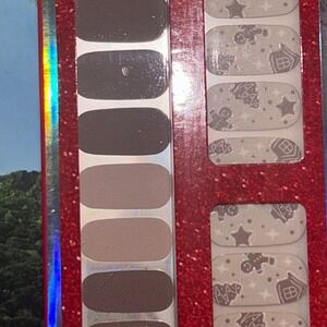 Dashing Diva Gloss Ultra Shine Gel Nail Strips 32ct Holiday Gingerbread Brown